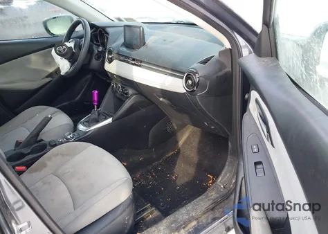 2019 Toyota Yaris Le z USA, uszkodzony, nr VIN 3MYDLBYV0KY510864